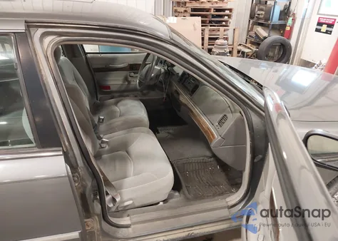 1998 Mercury Grand Marquis z USA, uszkodzony, nr VIN 2MEFM75W5WX603734